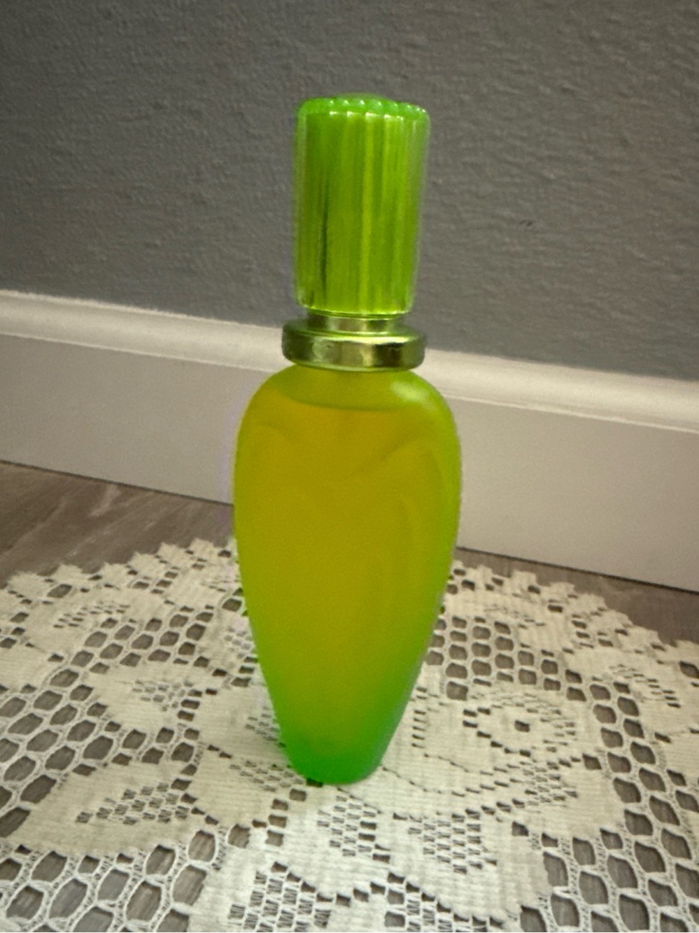 Escada Lily Chic By Escada 1.7/1.6 oz. Edt Spray Women New Without Box